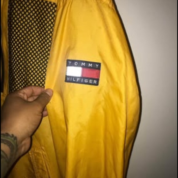 Tommy Hilfiger vintage Yellow Men's windbreaker - Picture 3 of 6